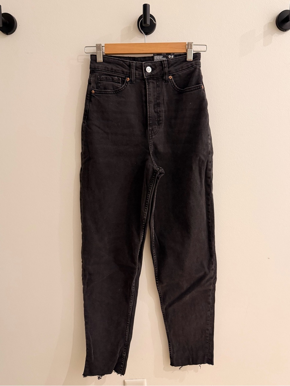 H&M Black High-Rise Mom Jean- NWT